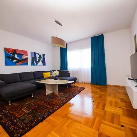 Khalilah 3 Apartment